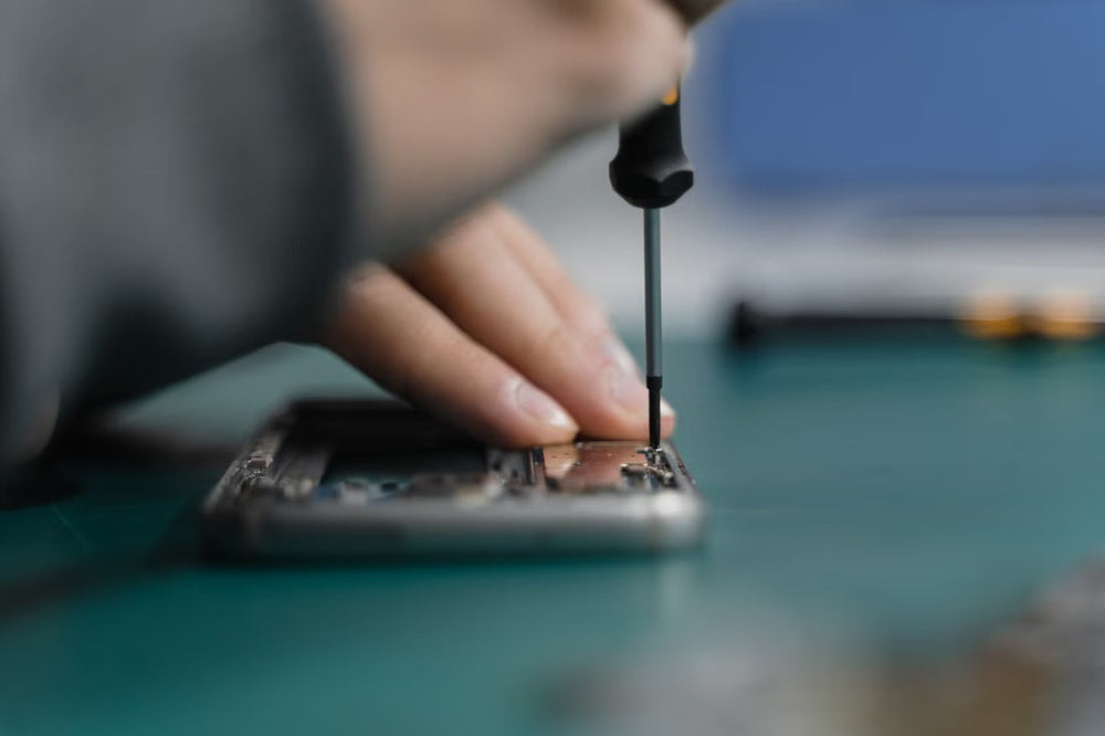 Refurbished device inspection at the repair bench